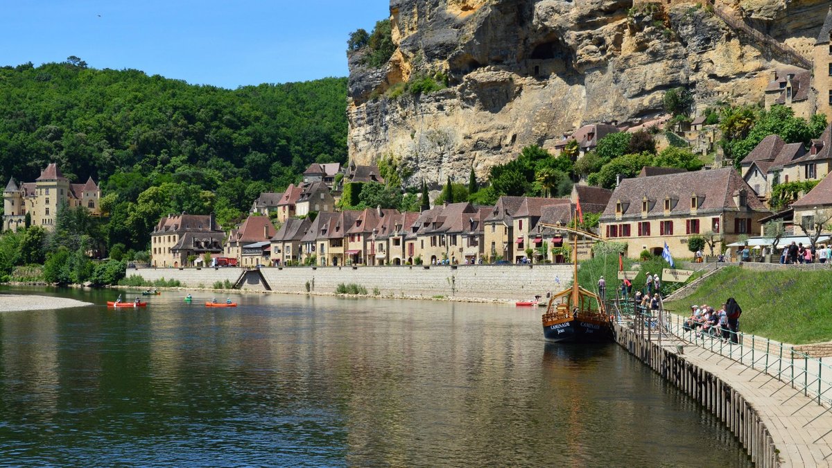 Visiter les villages troglodytes en Dordogne : un voyage dans le temps